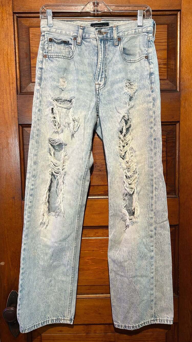 Aeropostale 90's Baggy Jeans Size 4 Light Blue Distressed Denim